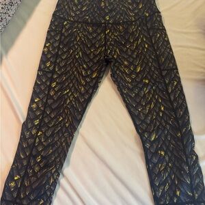 CVG Gold Dragon Scale  Leggings Capri Large